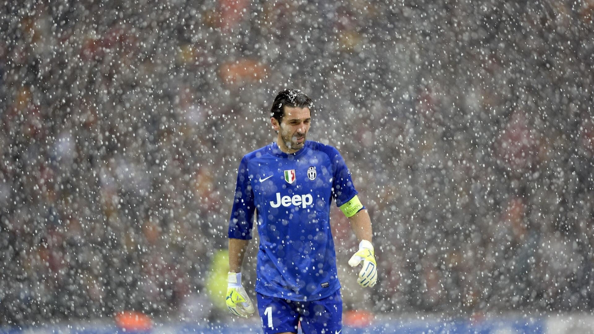 国际足球赛季盘点:曼联状态持续上升,排名升至前四,新赛季曼联